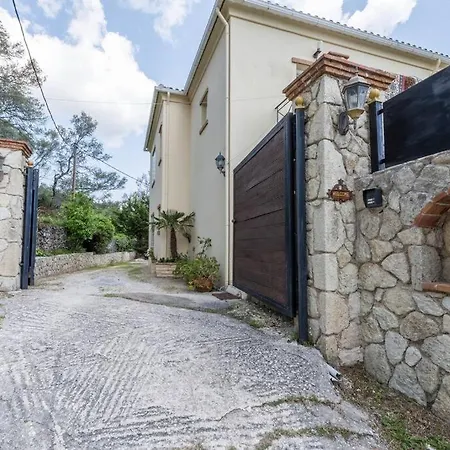 Aerino House Nyaraló *